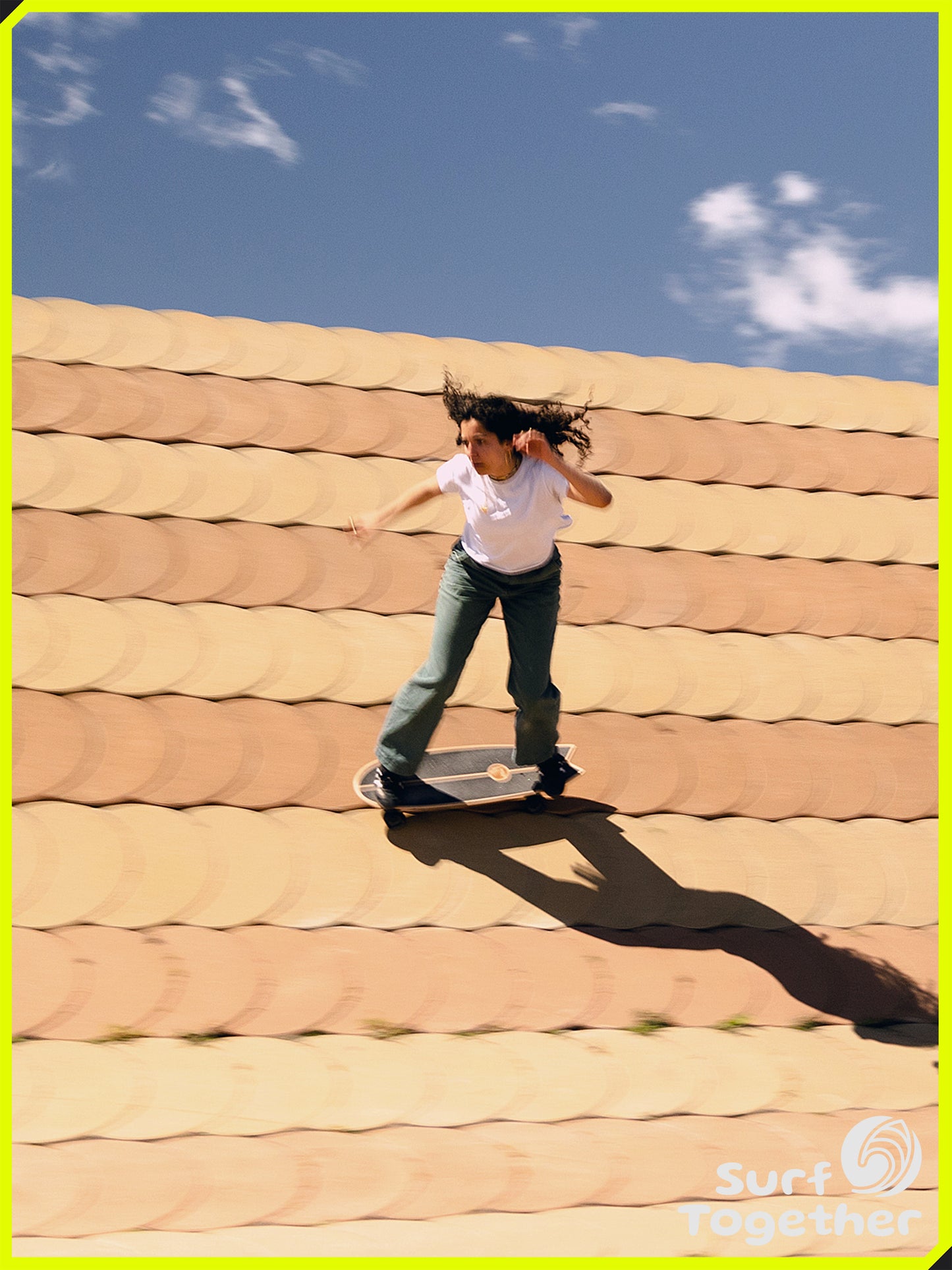 Estilo de Vida | Slide Swallow Kaolin 33” SurfSkate | Eneka Iglesias en el bowl