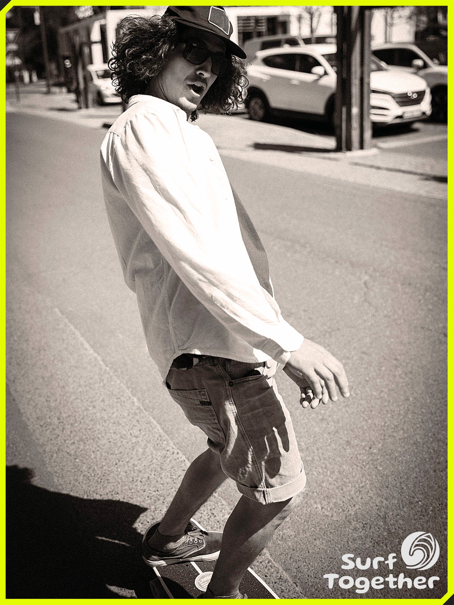 Estilo de Vida | Slide Evo-Lution Bandana 34” SurfSkate | Rider sobre surfskate por la calle