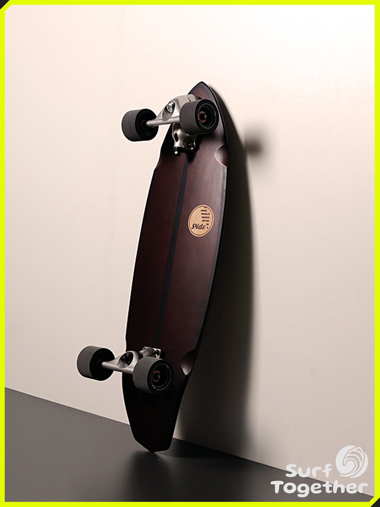 Vista desde Abajo apoyada | Slide | Diamond Bombora 32” SurfSkate