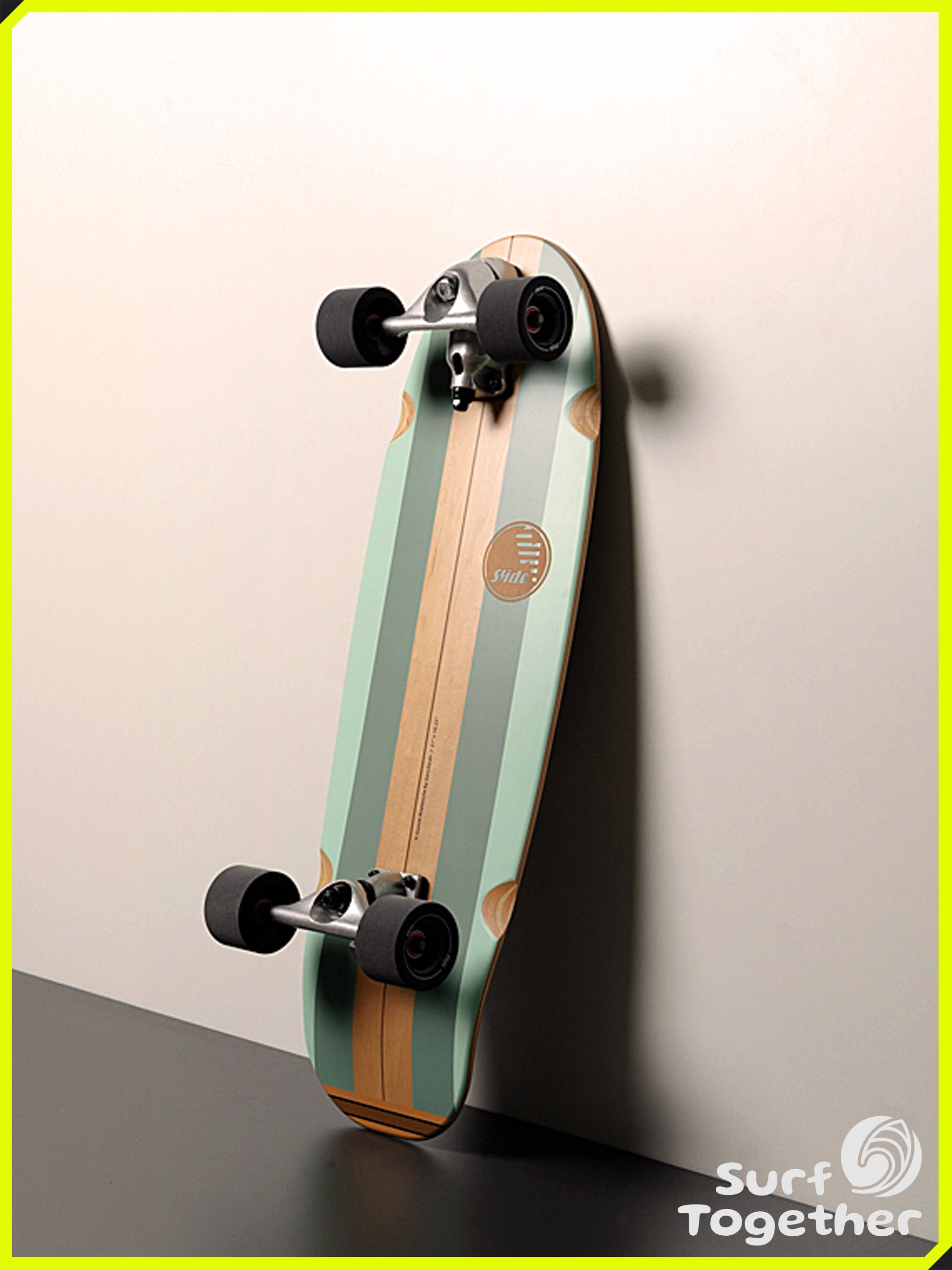 Vista desde Abajo apoyada | Slide Gussie Avalanche 31" SurfSkate