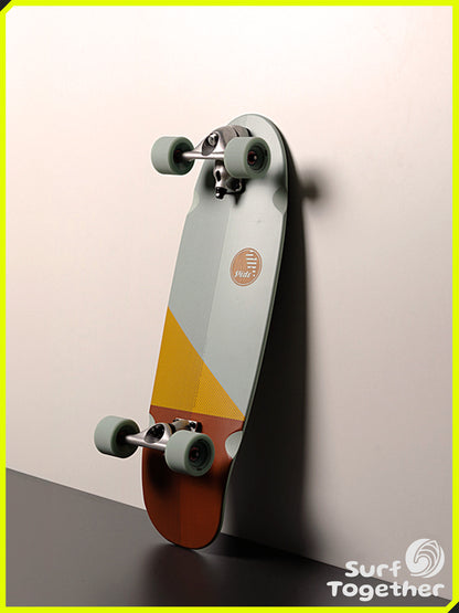 Vista desde Abajo apoyada | Slide Gussie Groundswell 31" SurfSkate