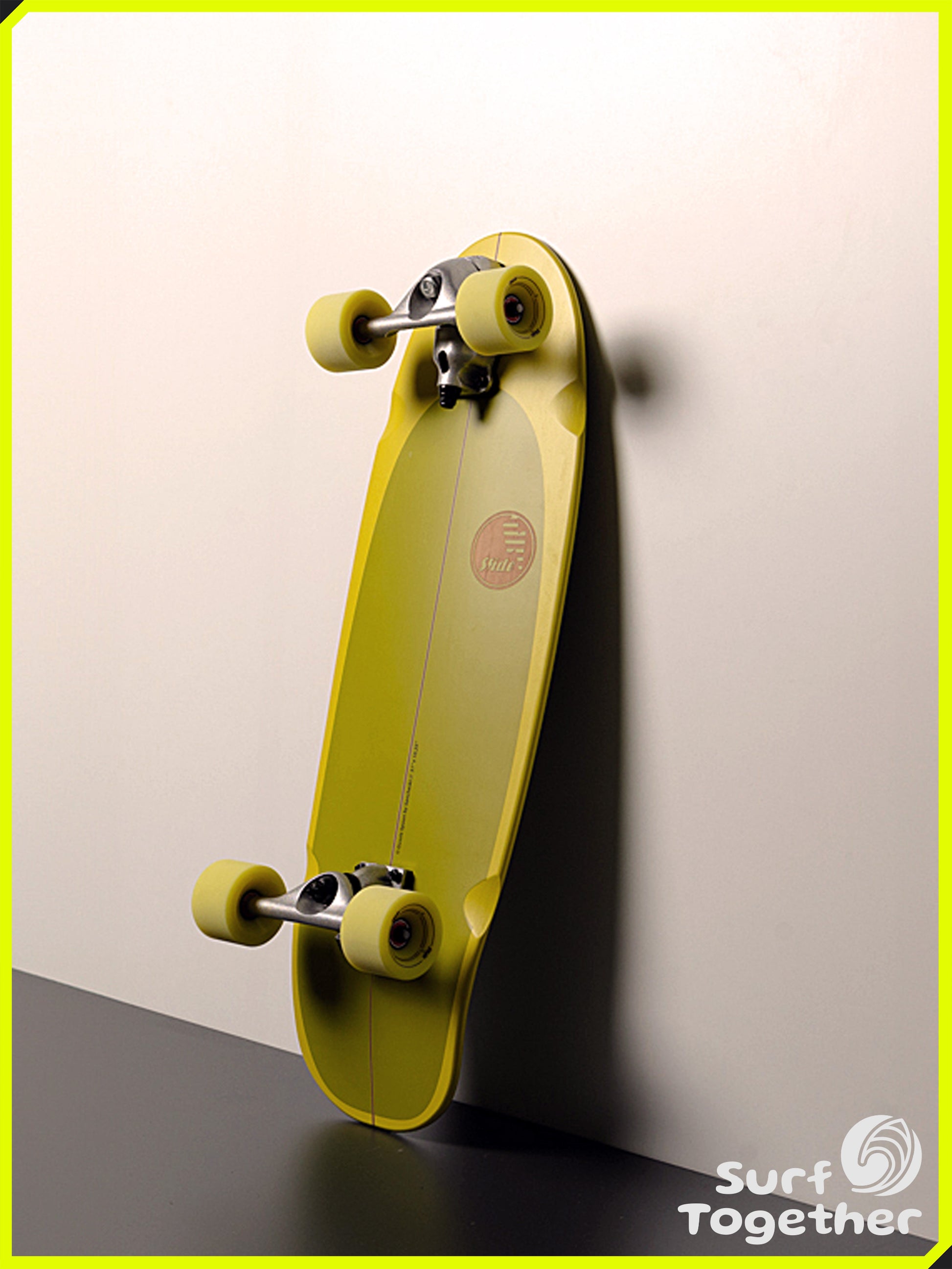 Vista desde Abajo apoyada | Slide Gussie Spoon 31" SurfSkate