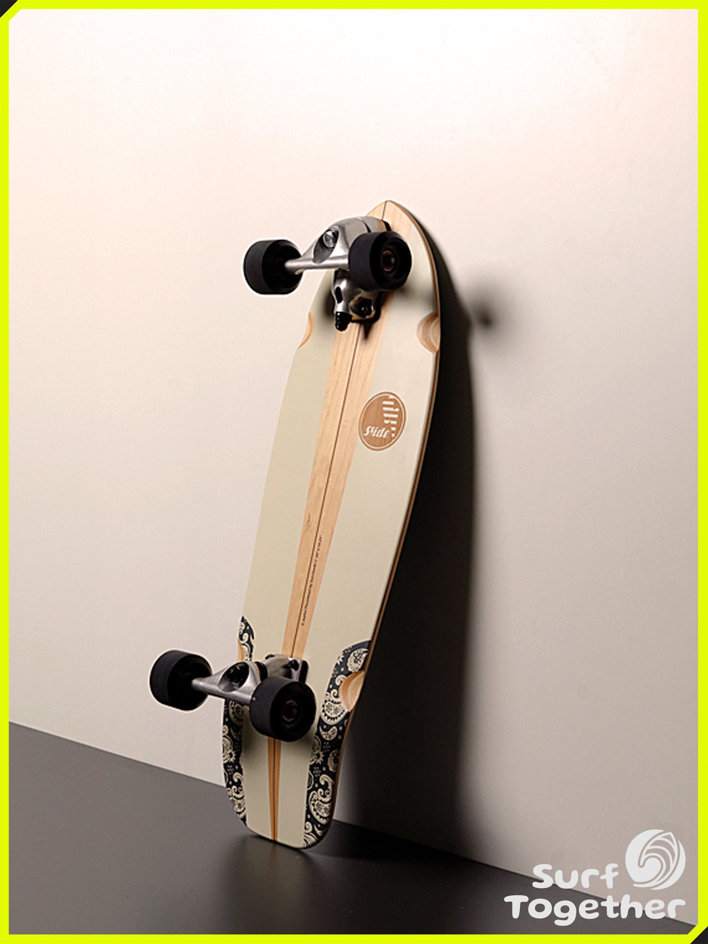 Vista desde Abajo apoyada | Slide Joyful Thumbtail 30” SurfSkate