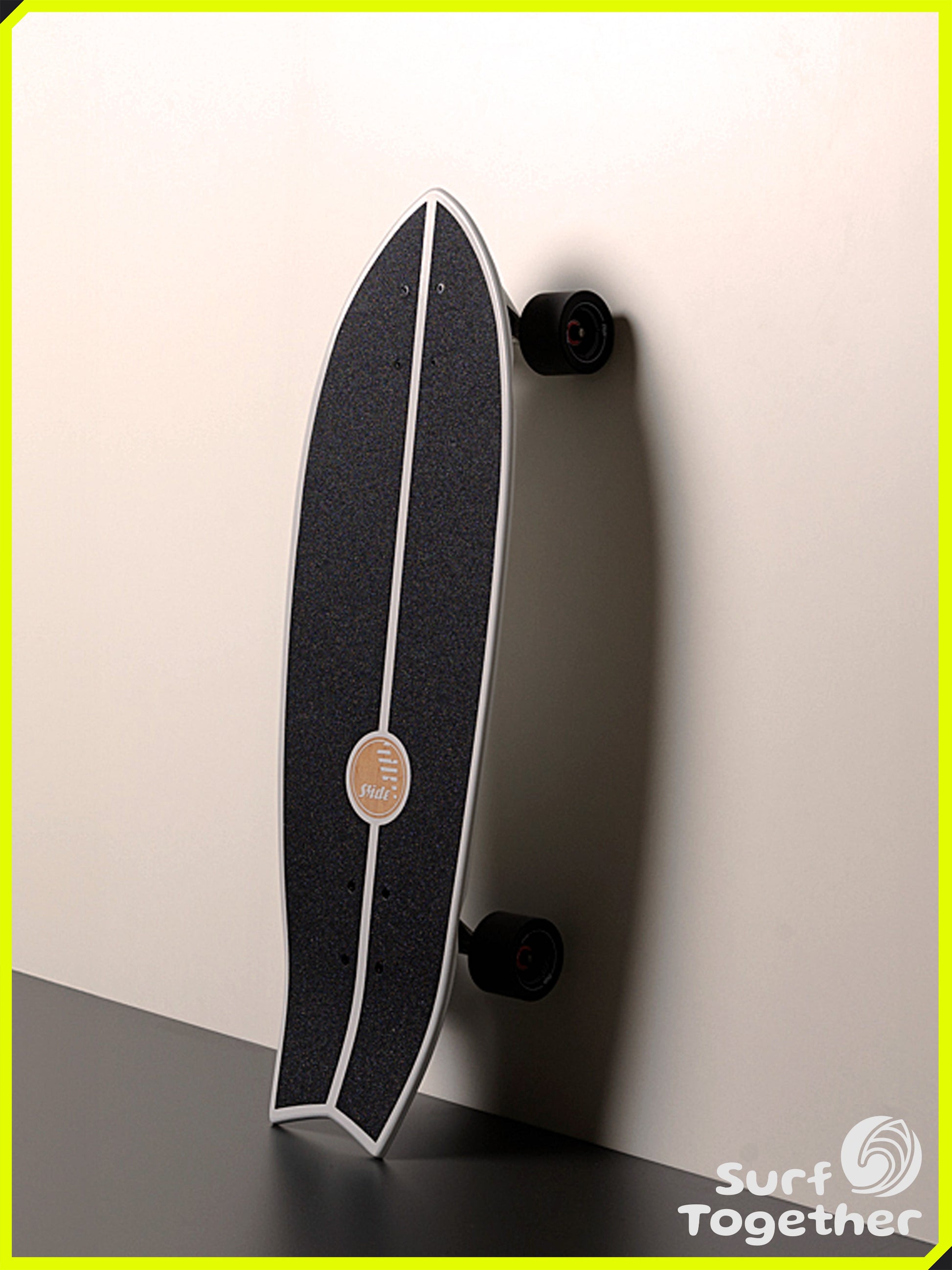 Vista desde Arriba apoyada | Slide | Fish Tech Tonic 32” SurfSkate