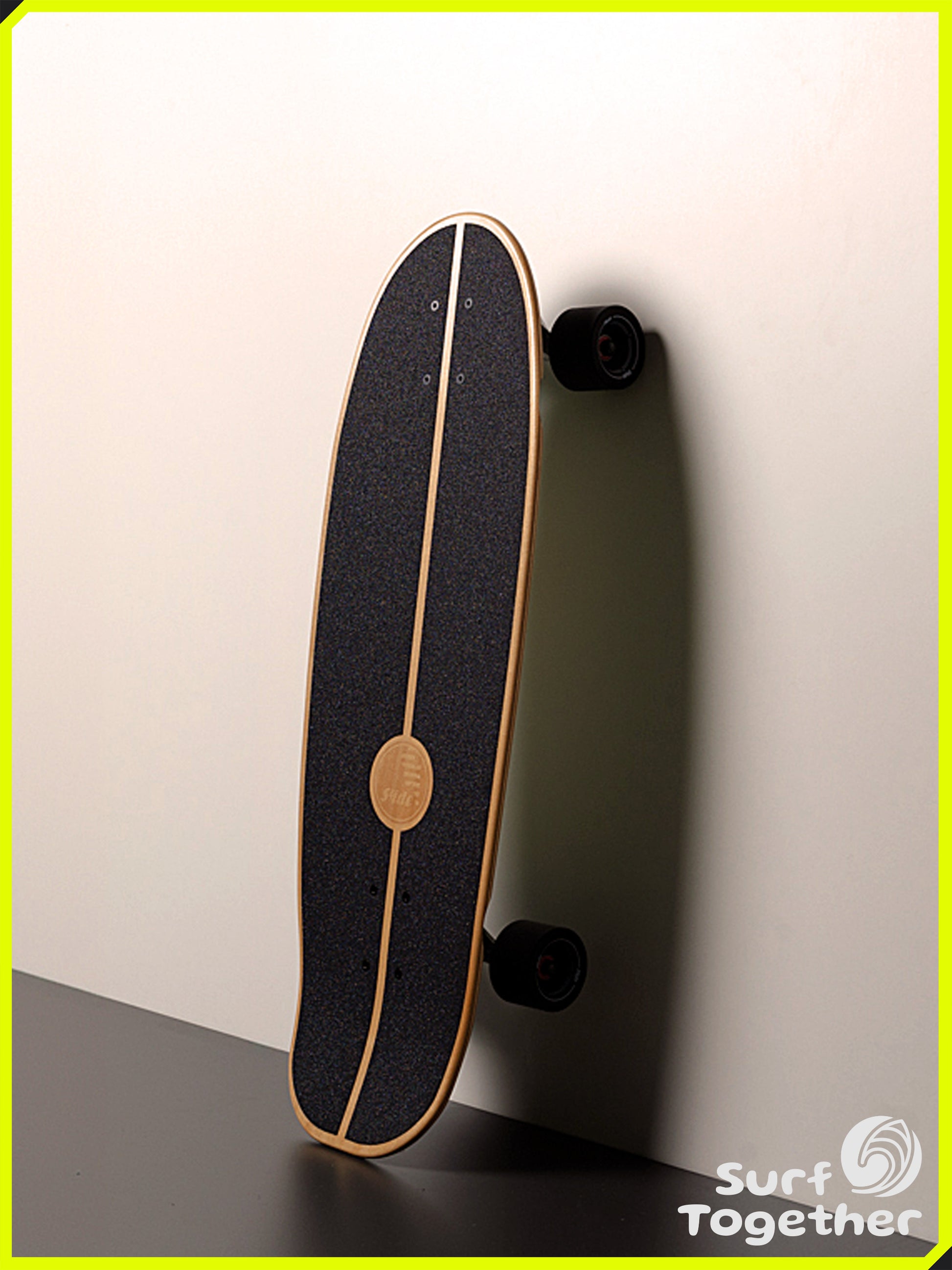 Vista desde Arriba apoyada | Slide Gussie Avalanche 31" SurfSkate