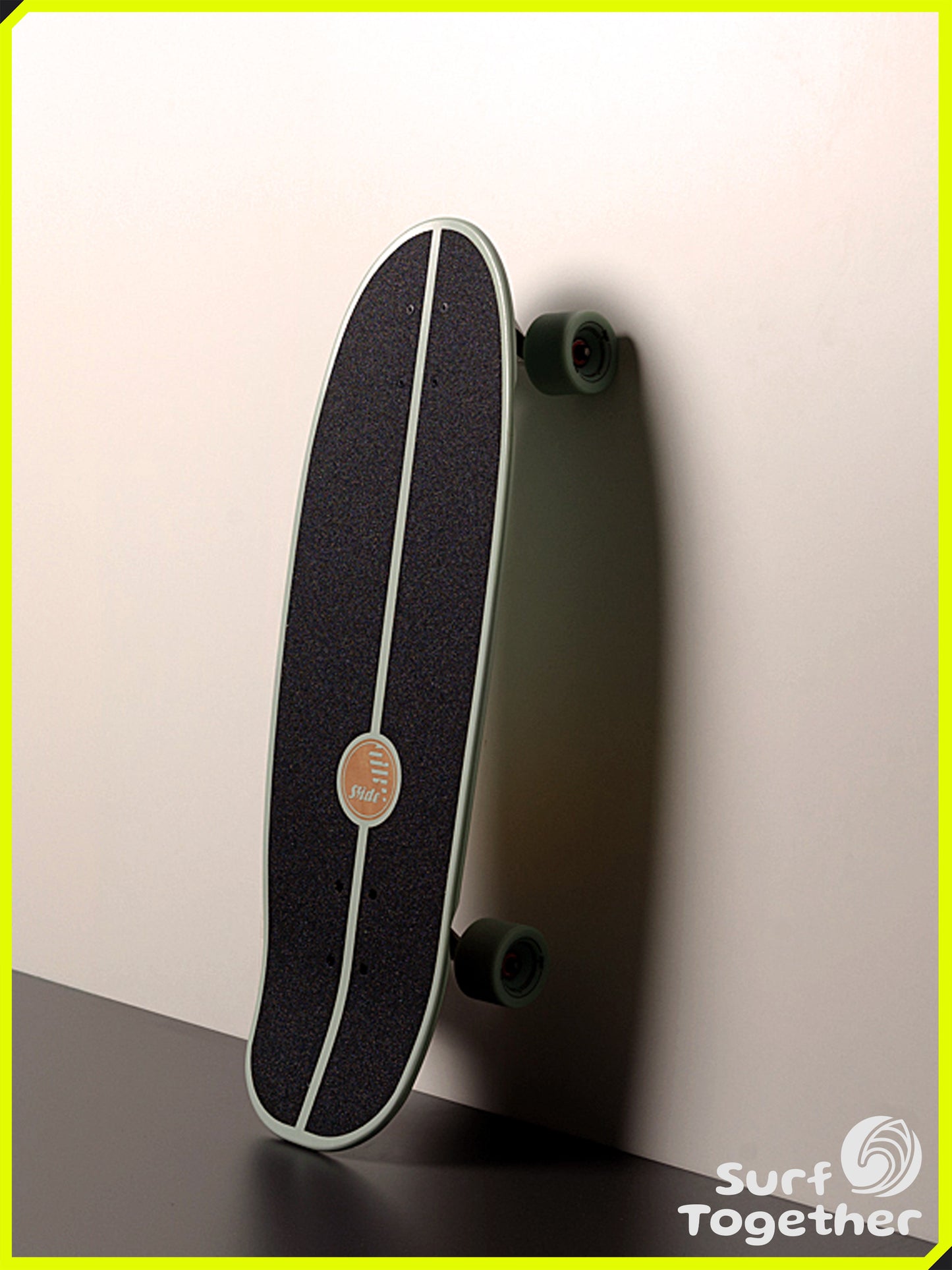 Vista desde Arriba apoyada | Slide Gussie Groundswell 31" SurfSkate