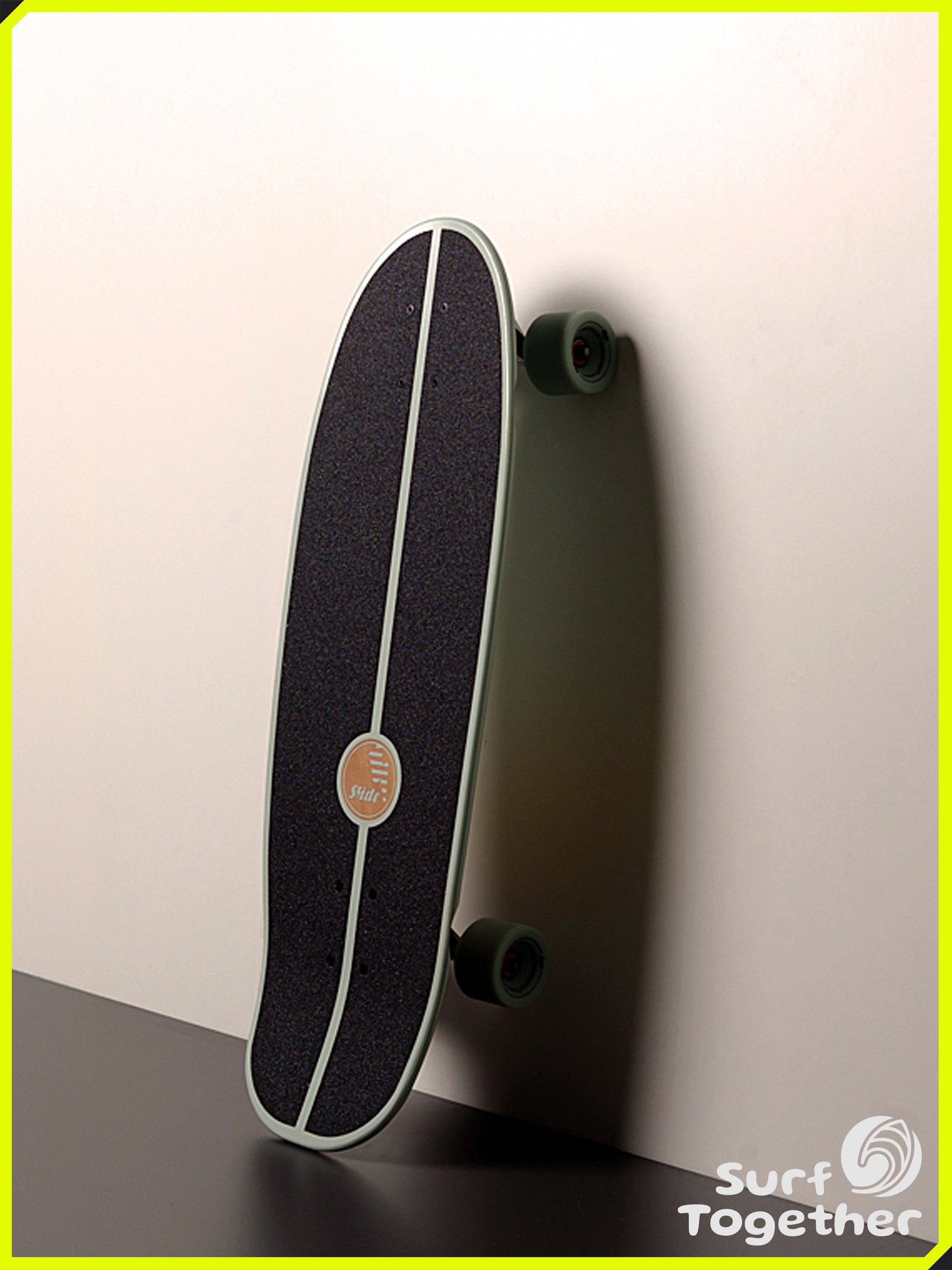 Vista desde Arriba apoyada | Slide Gussie Groundswell 31" SurfSkate