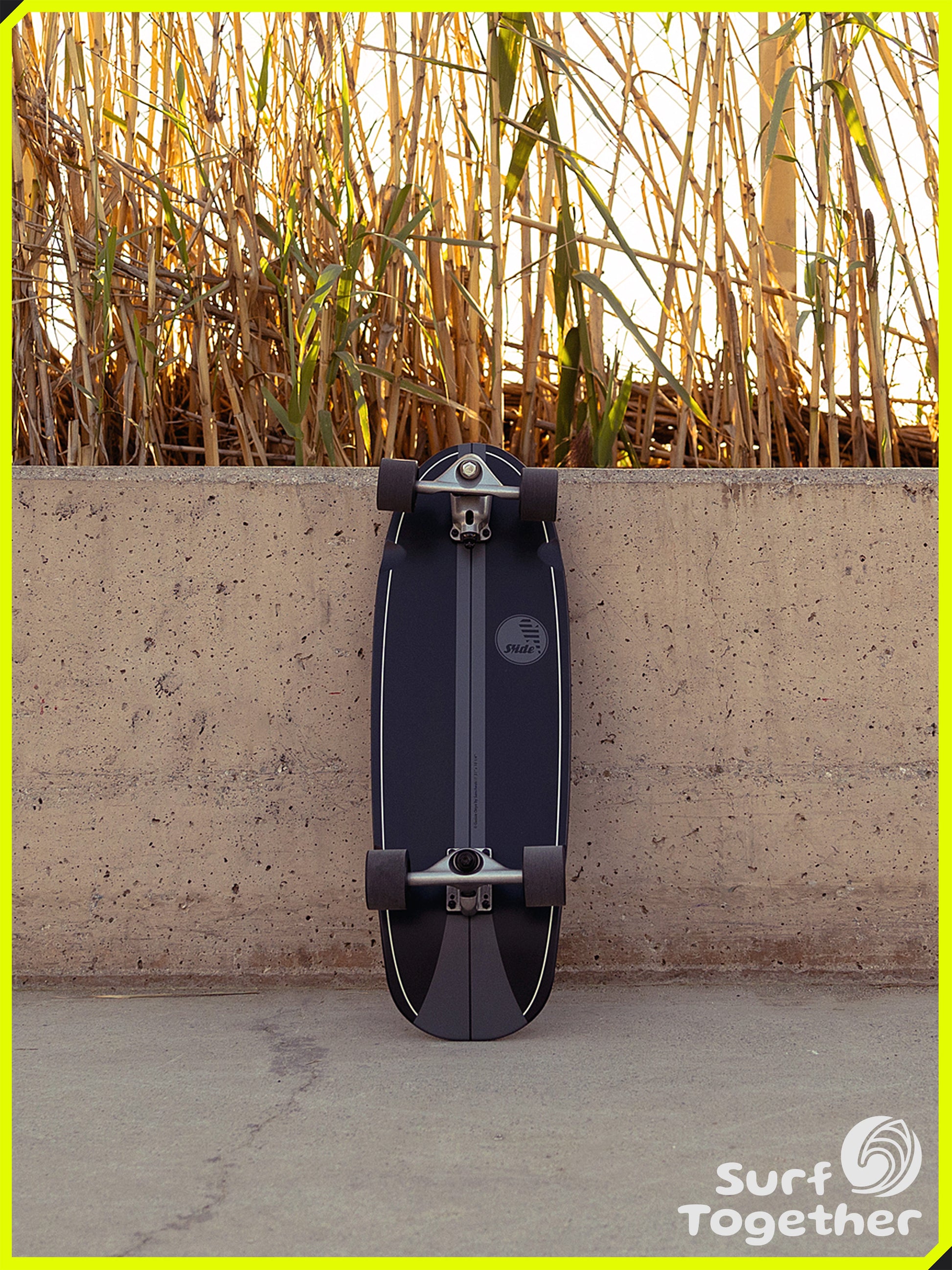 Vista desde Abajo apoyada | Slide Gussie Onyx 31" SurfSkate