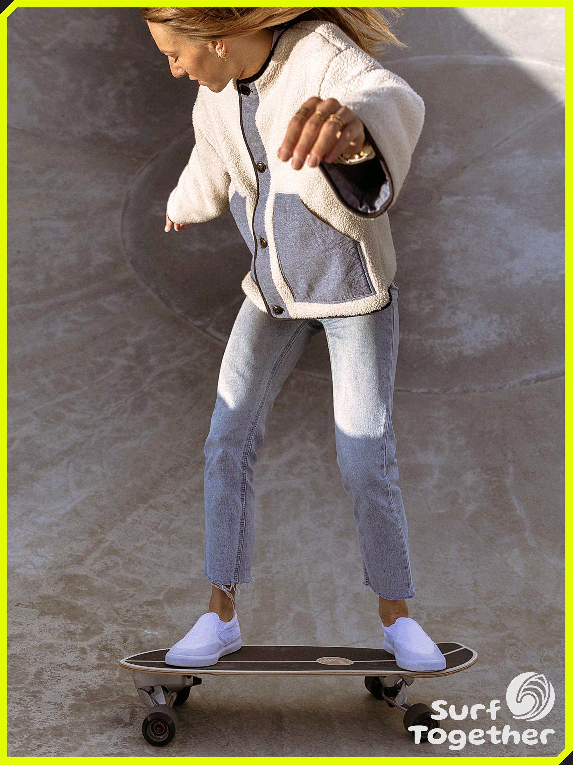 Estilo de Vida | Slide Joyful Thumbtail 30” SurfSkate | Irene Hasie en el Bowl