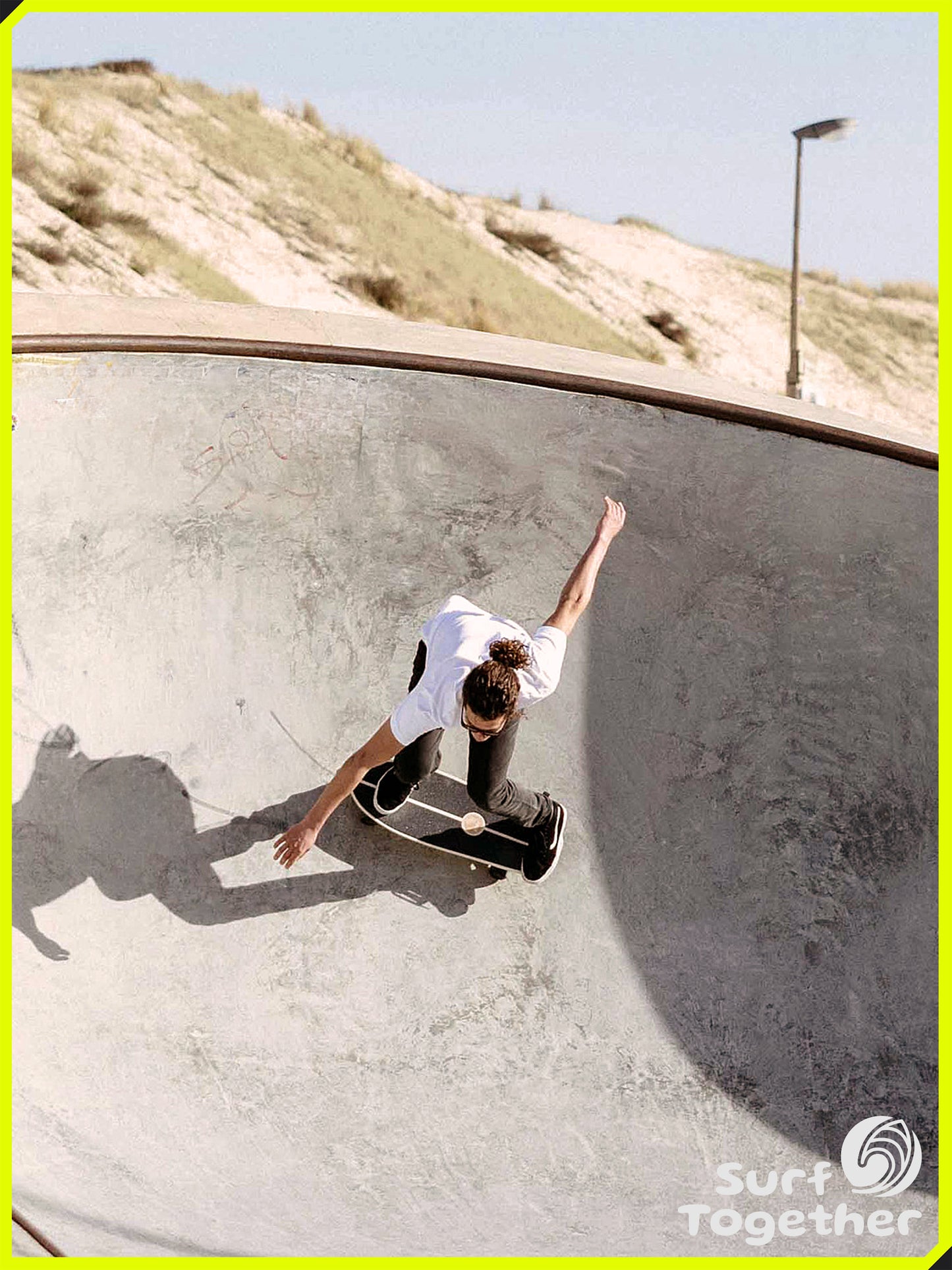 Estilo de Vida | Slide Joyful Thumbtail 30” SurfSkate | Chico en el Bowl